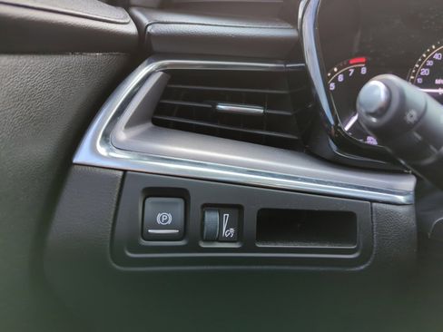 Used 2017 Cadillac XT5 Luxury image 26