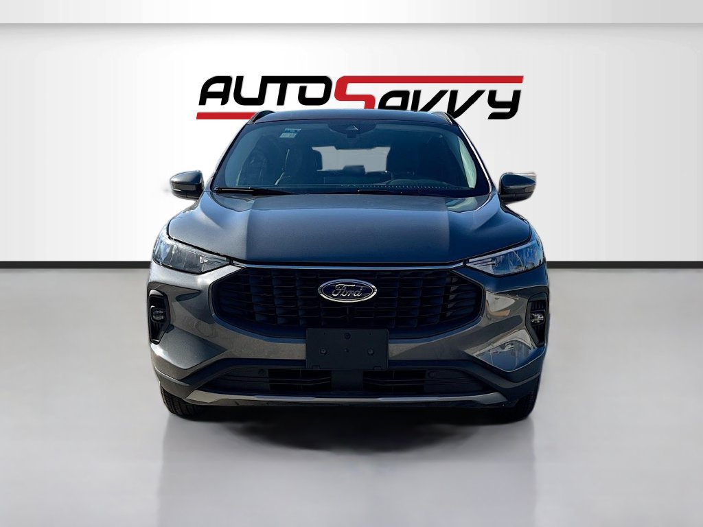 Used 2025 Ford Escape SE FWD image 2