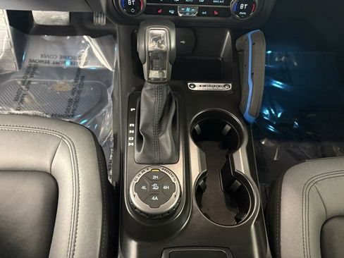 Used 2024 Ford Bronco Black Diamond w/ Sasquatch Package image 12