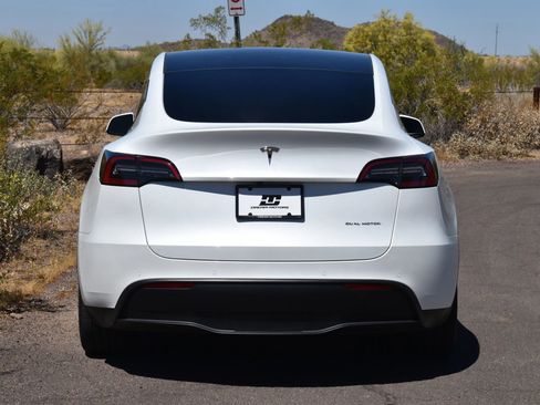 Used 2022 Tesla Model Y Long Range image 4