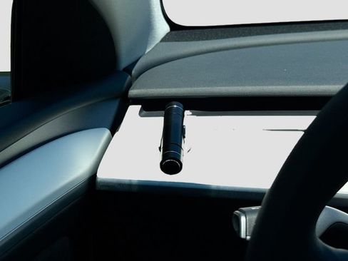 Used 2024 Tesla Model Y Performance AWD/4WD image 33