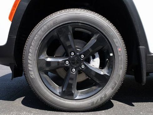 New 2025 Jeep Grand Cherokee Laredo image 7