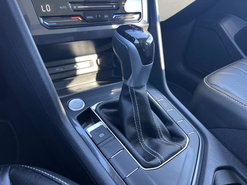 Certified 2022 Volkswagen Tiguan SE image 16