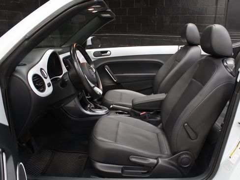 Used 2018 Volkswagen Beetle 2.0T SE FWD image 34