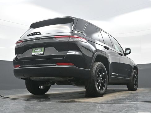 Used 2025 Jeep Grand Cherokee Altitude AWD/4WD image 33