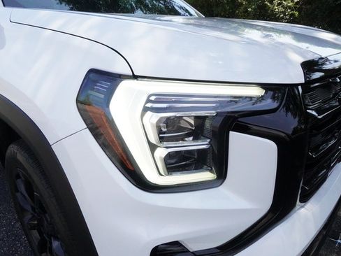 Used 2026 GMC Terrain Elevation w/ Elevation Premium Package FWD image 30