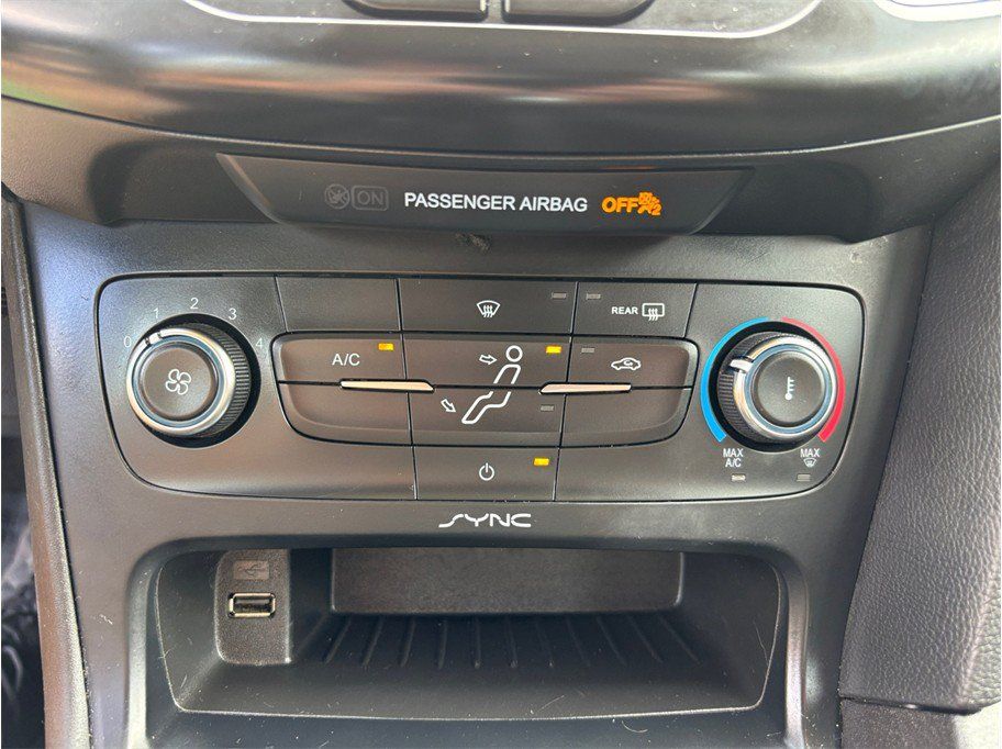 Used 2015 Ford Focus SE FWD image 23