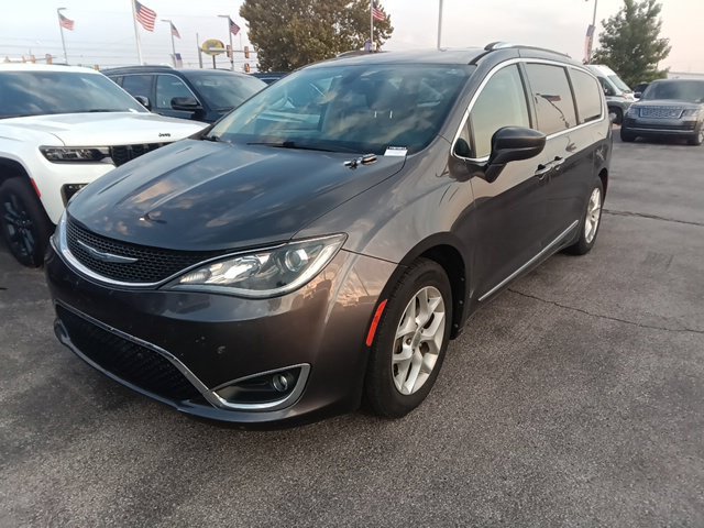 Used 2018 Chrysler Pacifica Touring-L w/ Tire & Wheel Group FWD image 2