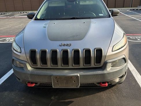 Used 2016 Jeep Cherokee Trailhawk w/ Comfort/Convenience Group AWD/4WD image 2
