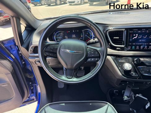 Used 2019 Chrysler Pacifica Limited w/ Advanced Safetytec Group FWD image 16