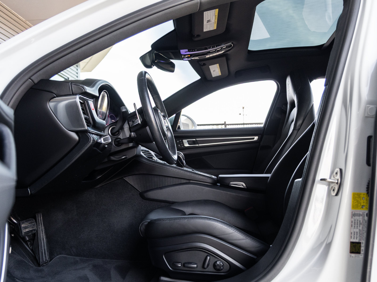 Certified 2023 Porsche Panamera 4 Platinum Edition AWD/4WD image 26
