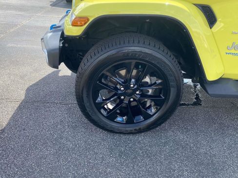 Used 2022 Jeep Wrangler Unlimited Sahara image 35