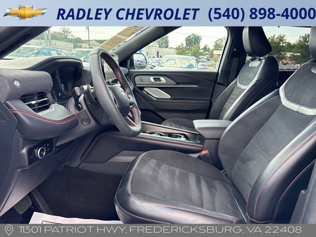 Used 2025 Ford Explorer ST AWD/4WD image 3