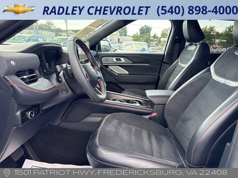 Used 2025 Ford Explorer ST AWD/4WD image 3