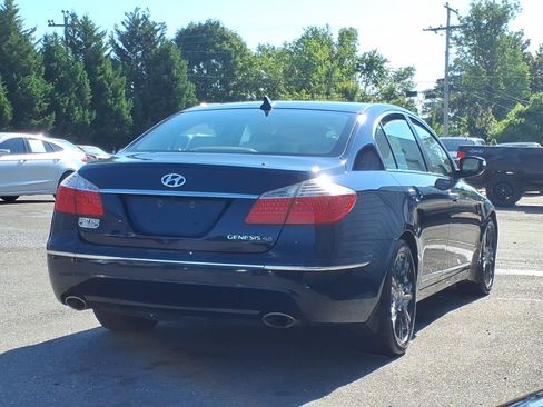 Used 2009 Hyundai Genesis 4.6 w/ Technology Pkg 5 RWD image 4