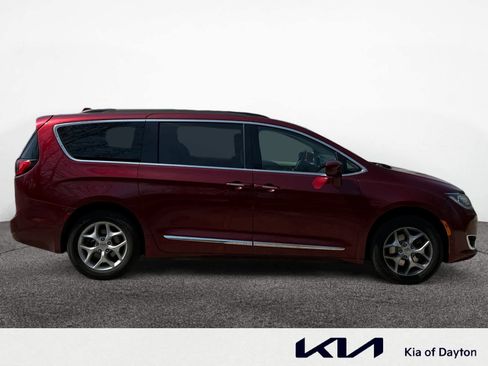 Used 2017 Chrysler Pacifica Touring-L w/ Tire & Wheel Group image 6