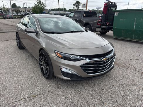Used 2022 Chevrolet Malibu LT FWD image 1