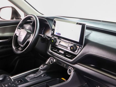 Used 2024 Toyota Grand Highlander XLE image 26