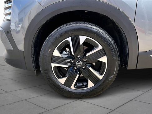 Certified 2025 Nissan Kicks SR image 11