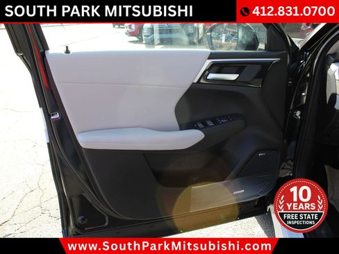 New 2026 Mitsubishi Outlander SE image 14