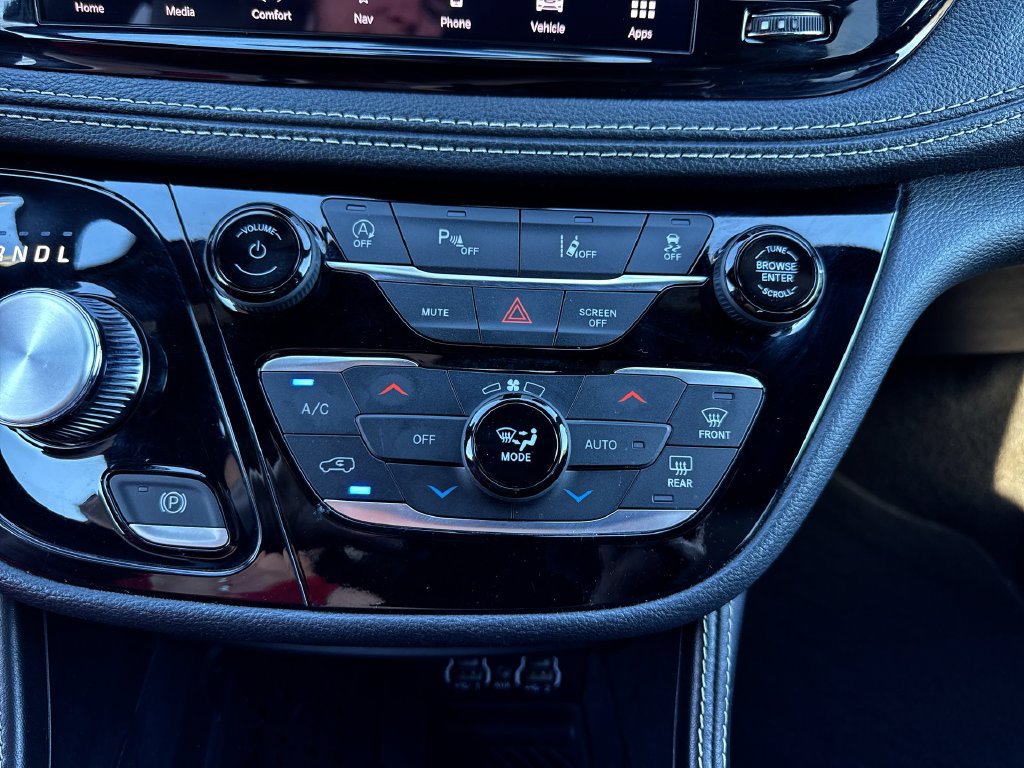 Used 2025 Chrysler Pacifica Limited FWD image 19