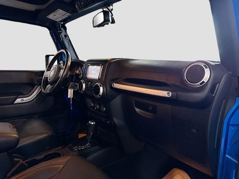 Used 2015 Jeep Wrangler Unlimited Rubicon w/ Connectivity Group image 29