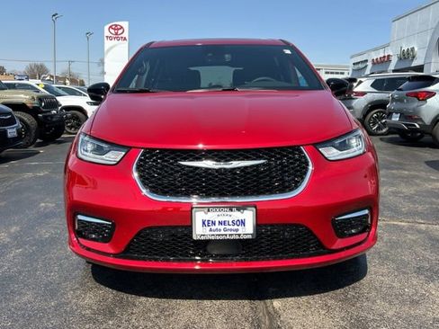 New 2026 Chrysler Pacifica Limited AWD/4WD image 2