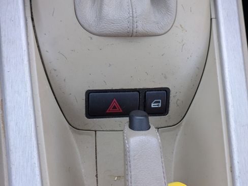 Used 2005 BMW Z4 2.5i image 26