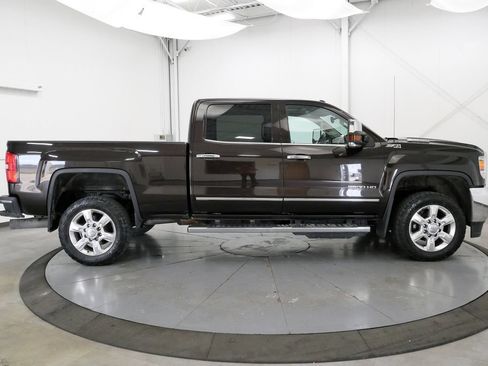 Used 2019 GMC Sierra 2500 SLT w/ Driver Alert Package AWD/4WD image 8