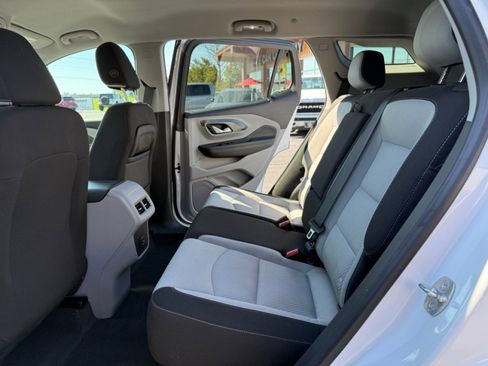 Used 2023 GMC Terrain SLE w/ Driver Convenience Package image 14