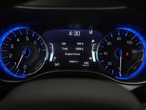 Used 2021 Chrysler Pacifica Touring-L image 26