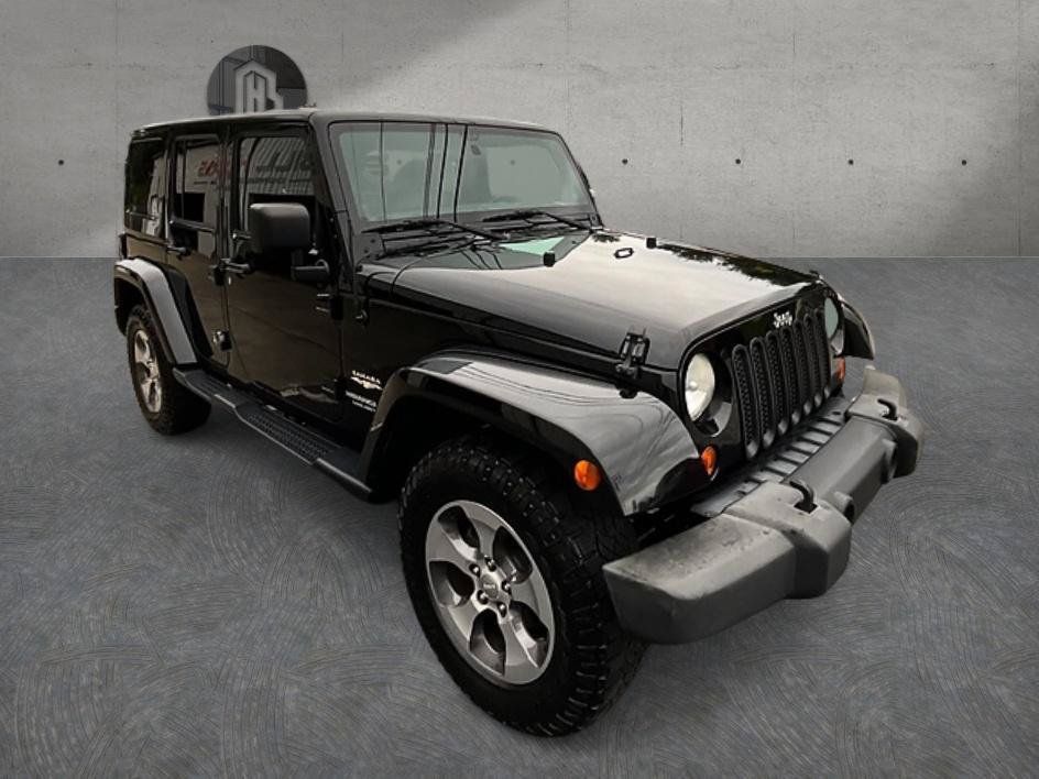 Used 2012 Jeep Wrangler Unlimited Sahara w/ Dual Top Group AWD/4WD image 4