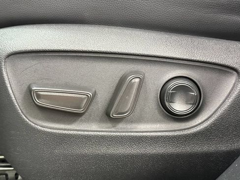 Used 2021 Toyota Highlander Limited AWD/4WD image 29