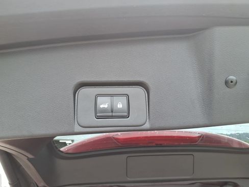 Used 2025 Nissan Rogue SV AWD/4WD image 16
