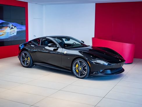 Used 2022 Ferrari Roma image 1
