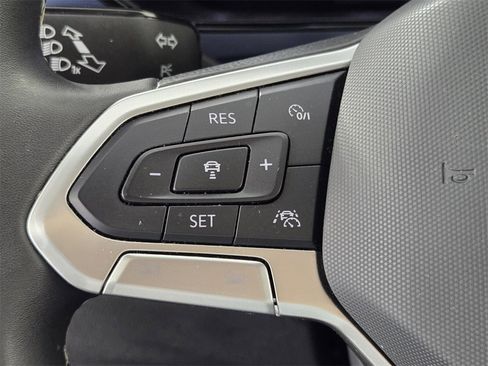 Used 2024 Volkswagen Taos SE image 25