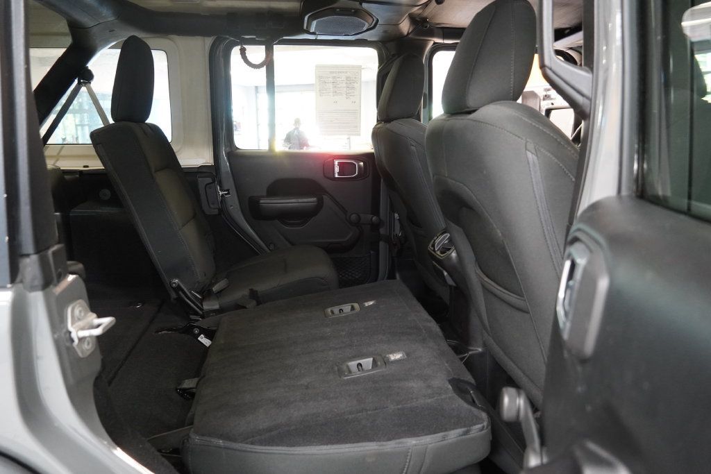 Used 2018 Jeep Wrangler Unlimited Sport AWD/4WD image 31
