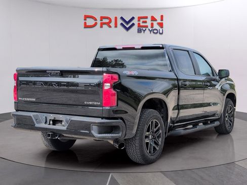 Used 2025 Chevrolet Silverado 1500 Custom w/ Turbomax Blackout Package image 5