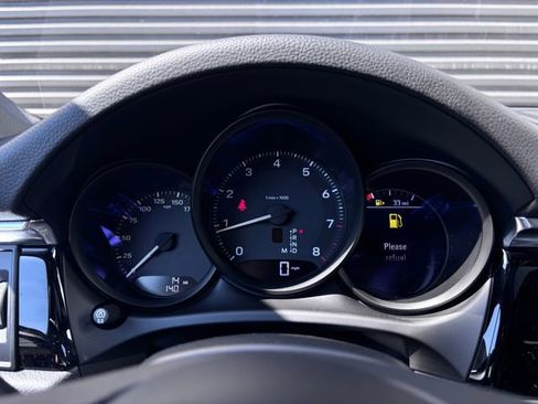 New 2026 Porsche Macan image 18