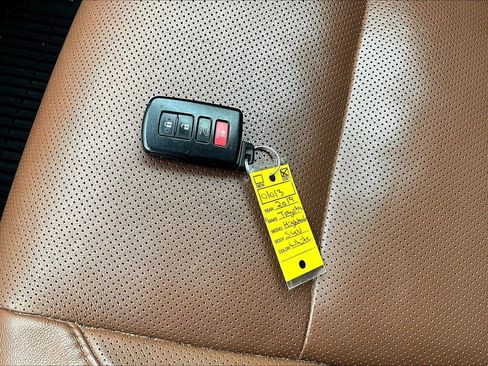 Used 2019 Toyota Highlander Limited AWD/4WD image 33