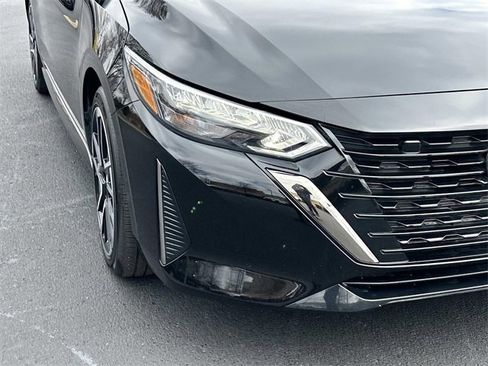 Used 2025 Nissan Sentra SR w/ SR Premium Package image 10