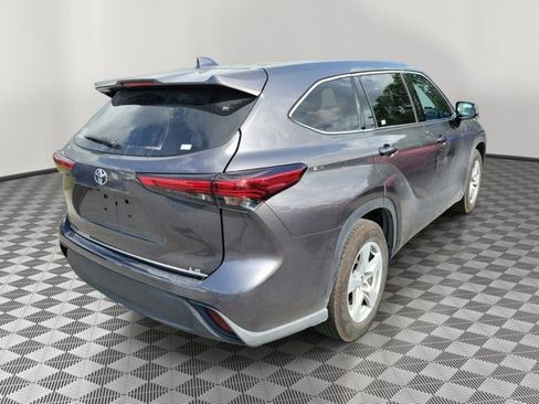 Used 2021 Toyota Highlander LE FWD image 4