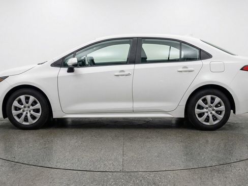 Used 2025 Toyota Corolla LE image 5