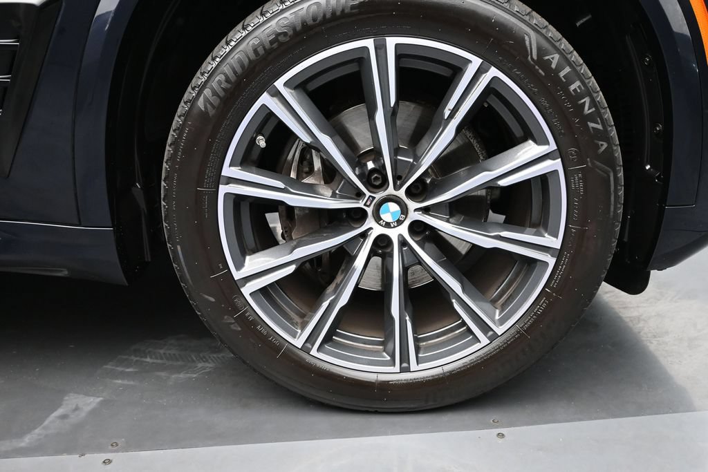 Used 2025 BMW X5 xDrive40i w/ M Sport Package AWD/4WD image 2