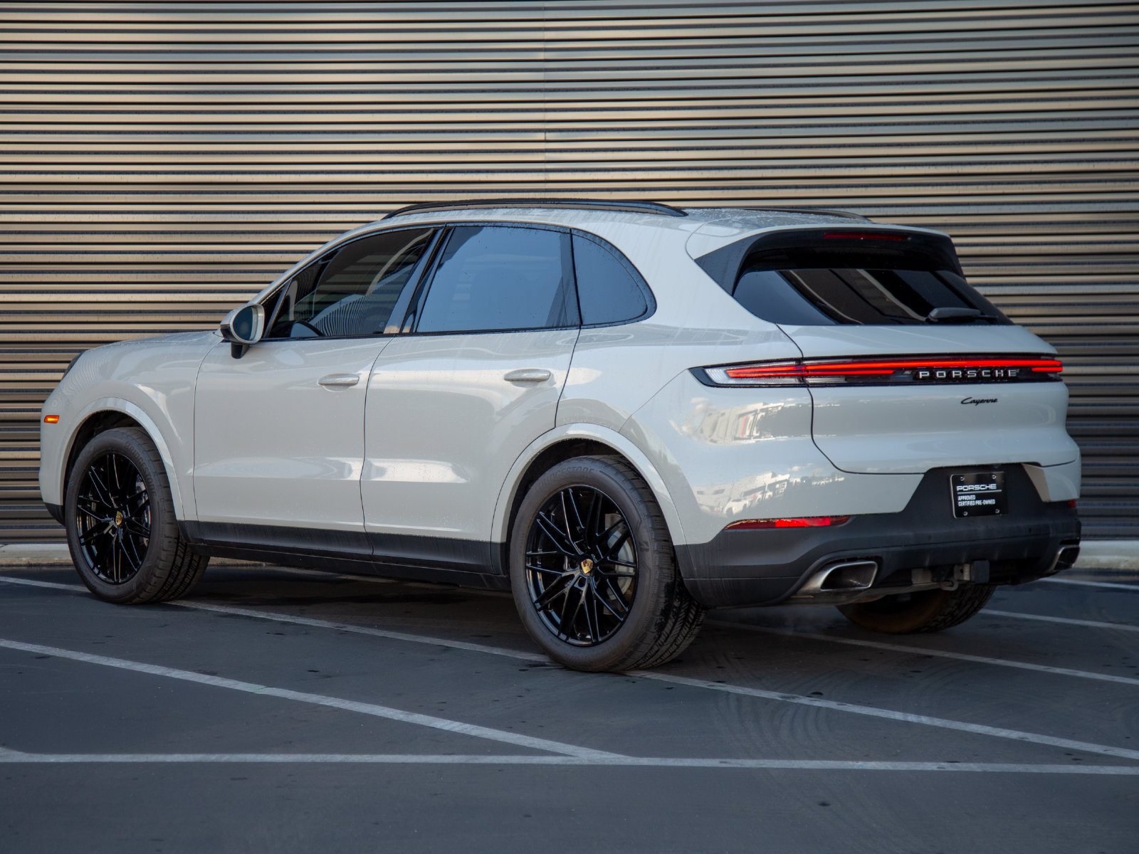 Certified 2024 Porsche Cayenne AWD/4WD image 5