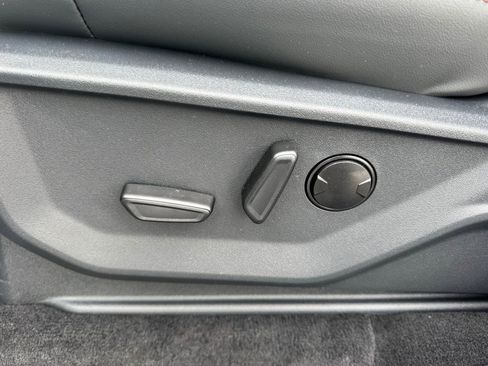 New 2025 Ford Expedition Active image 21