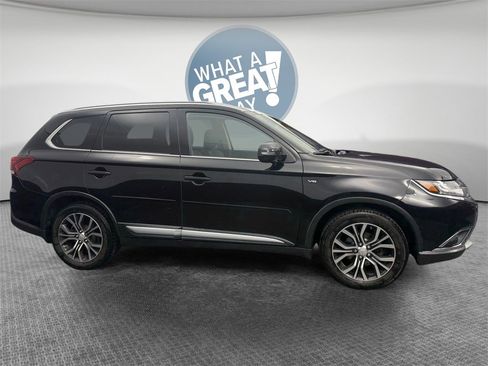 Used 2016 Mitsubishi Outlander GT image 2