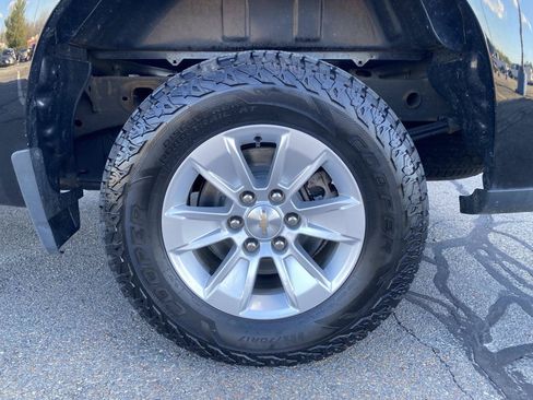 Used 2023 Chevrolet Silverado 1500 LT AWD/4WD image 10