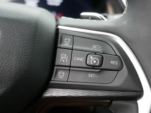 Used 2023 Jeep Grand Cherokee Altitude AWD/4WD image 29