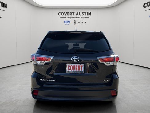Used 2016 Toyota Highlander XLE image 3